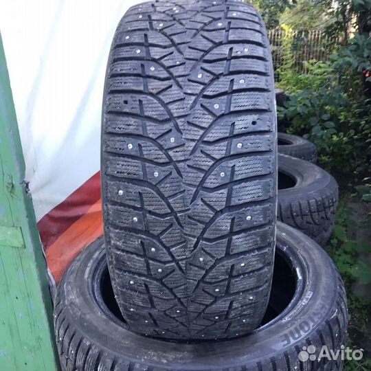 Bridgestone Blizzak Spike-02 255/45 R18