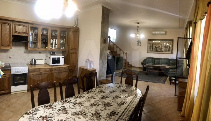 Дом 401,7 м² на участке 15,3 сот.