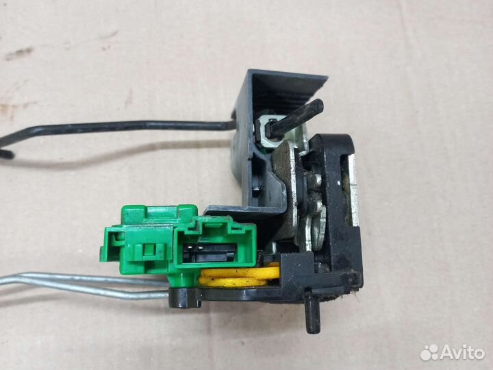 Замок двери задний левый Hyundai Solaris 1