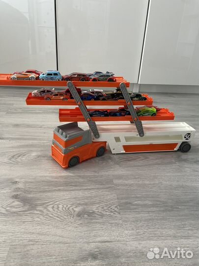 Автовоз HOT wheels с коллекцией машинок