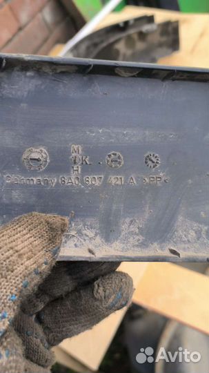 Левый молдинг заднего бампера Audi 80B4 8A0807421A