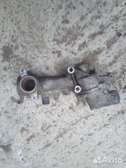 Корпус термостата Mercedes-Benz E