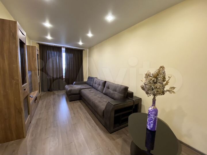 2-к. квартира, 57 м², 10/14 эт.