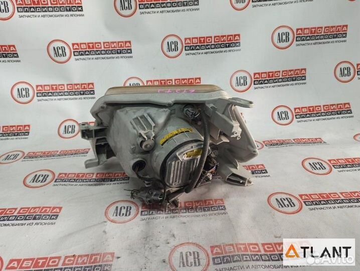 Фара правая toyota sienta