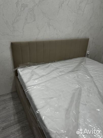 Кровать с матрасом 140 200