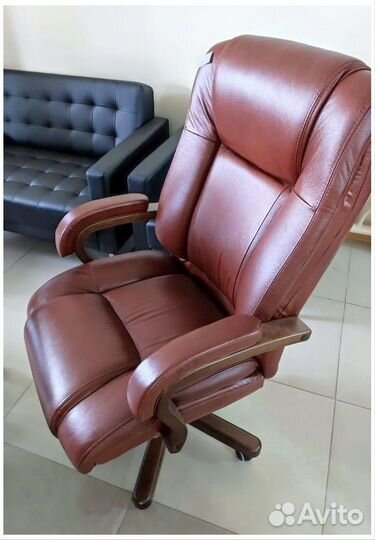 Офисное кресло