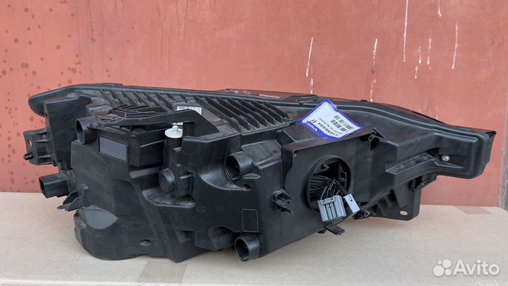 Фара передняя левая Volvo XC60 31656554