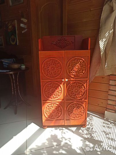 Шкаф резной винтаж