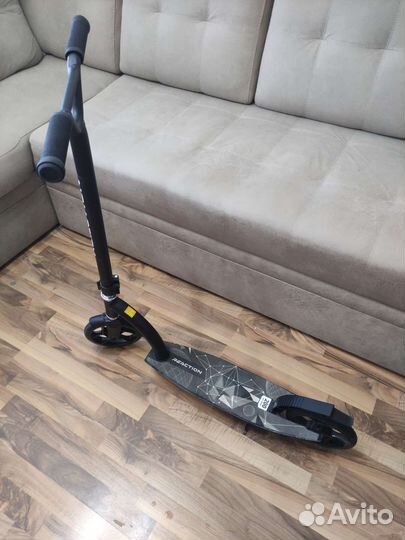 Самокат Reaction 200