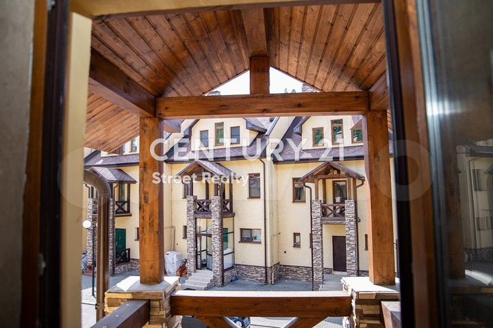 Таунхаус 180 м² на участке 1 сот.