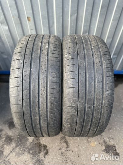 Pirelli P Zero PZ4 275/40 R22 107Y