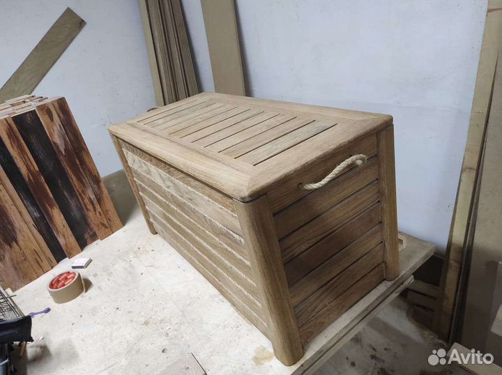 Сундук из тика. Обувница на яхту