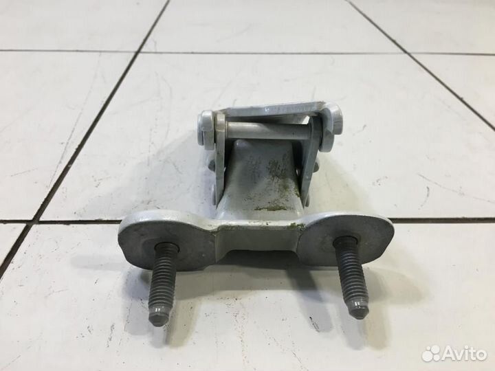 Петля крышки багажника BMW X1 F48