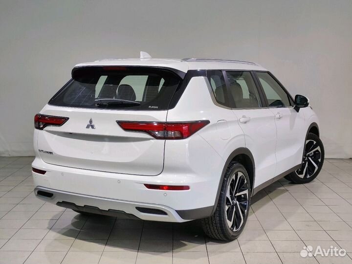 Mitsubishi Outlander 2.5 CVT, 2023, 28 км