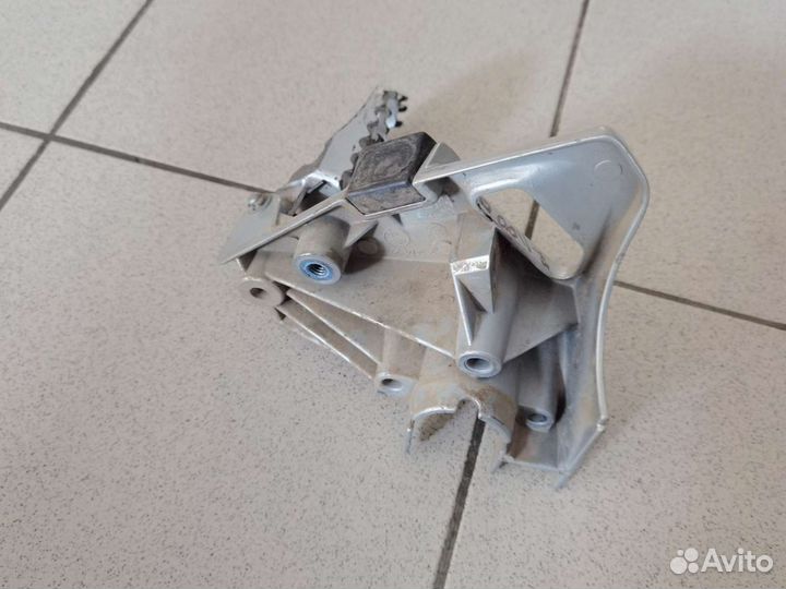 Кронштейн подножки на bmw r1100gs 97