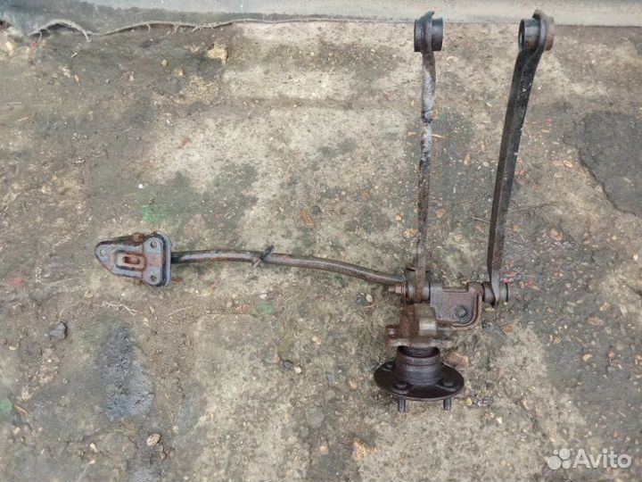 Цапфа задняя левая Hyundai Accent 2 1.5 2008