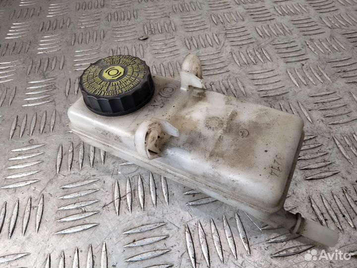 Бачок тормозной жидкости Citroen C4