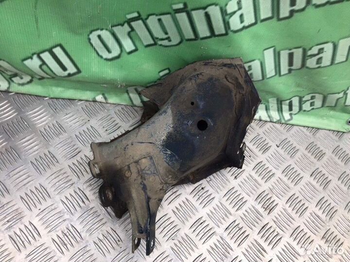 Крепление рычага подвески переднее левое