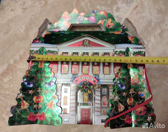 Коробки новогодние подарочные. Жесть, картон