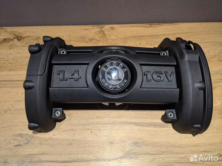 Крышка двигателя Skoda Fabia / Roomster