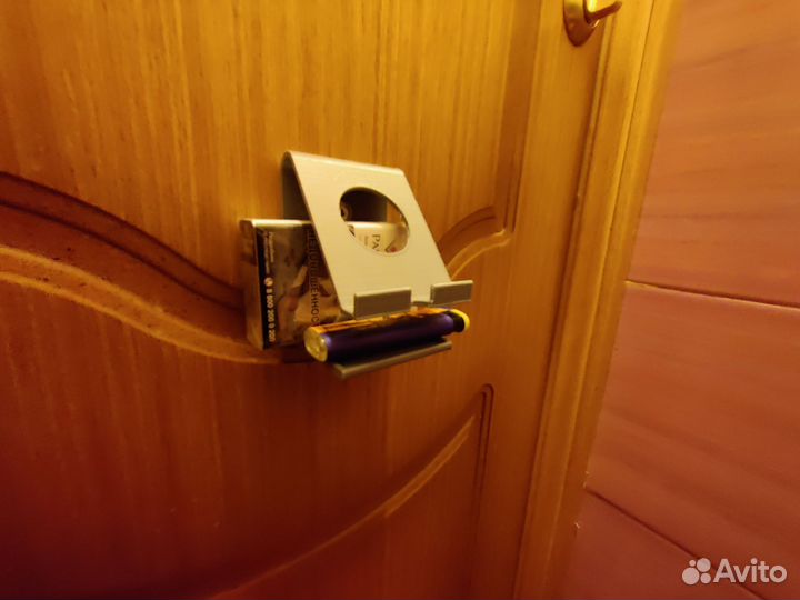 Туалетная подставка для телефона с полочкой