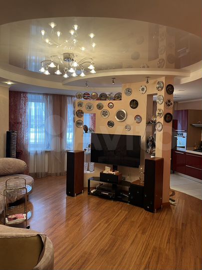 3-к. квартира, 100 м², 6/10 эт.