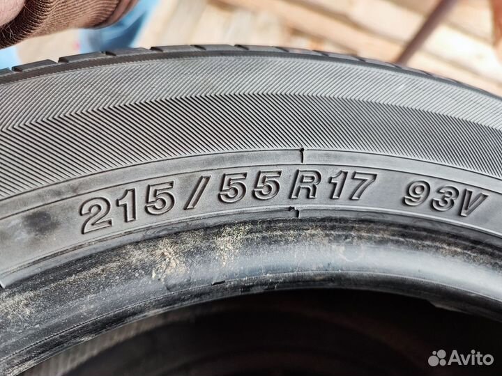 Yokohama dB Decibel E70 215/55 R17