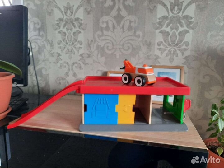 Гараж с эвакуатором и машинки лиллабу IKEA: