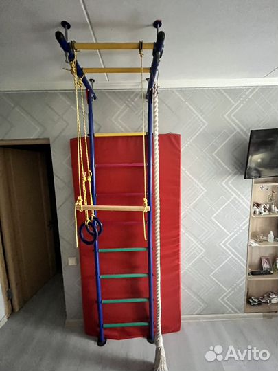 Детская шведская стенка с матом с турником