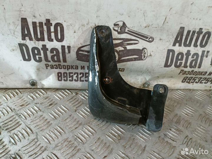 Брызговик передний левый Hyundai Elantra xd