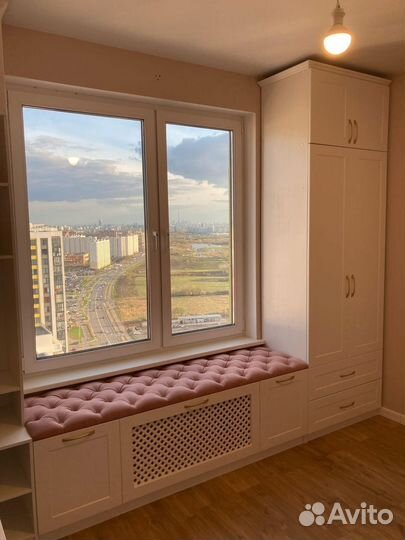 Детская рабочая зона у окна