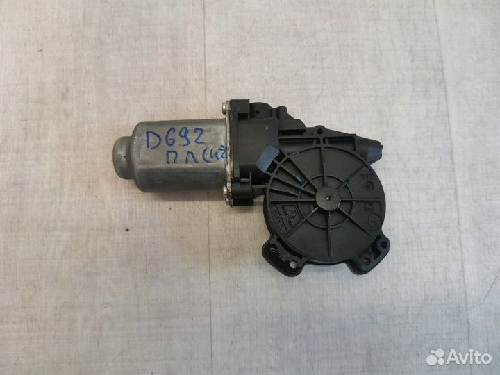 Моторчик стеклоподъемника передний правый Renault