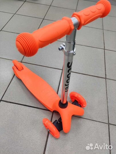 Самокат детский новый до 40кг светящиеся колёса