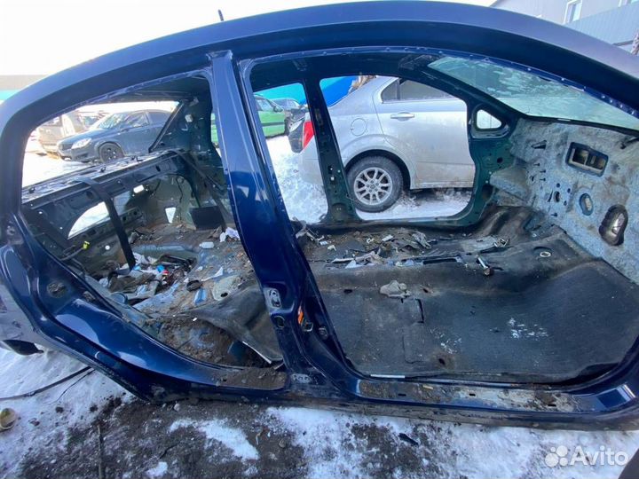 Порог со стойкой правый Nissan Tiida C11 2007-2014