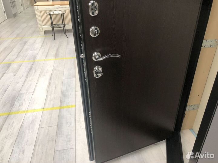 Дверь входная металлическая