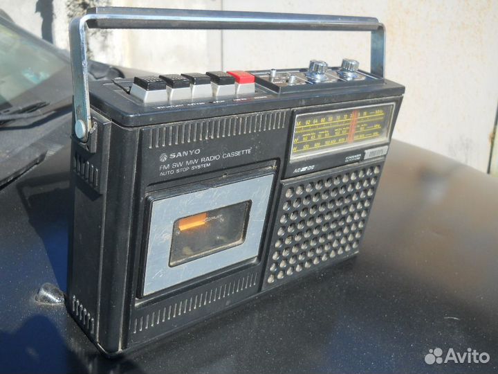 Магнитола древняя sanyo M 2420 NG в ремонт