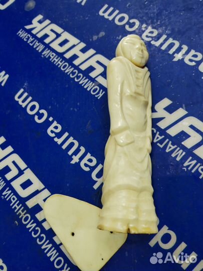 Фигурка девушки чукчи(имитация)клык моржа
