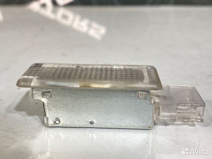 Плафон салона Volkswagen Touareg 7L AXQ/4 2006