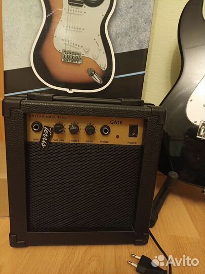 Электрогитара и комбоусилитель