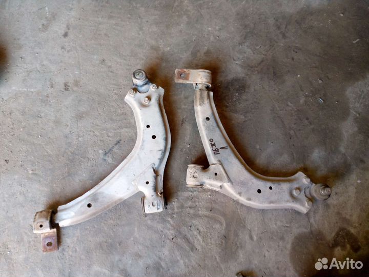 Передние рычаги Пежо Партнёр 1.4 2007г