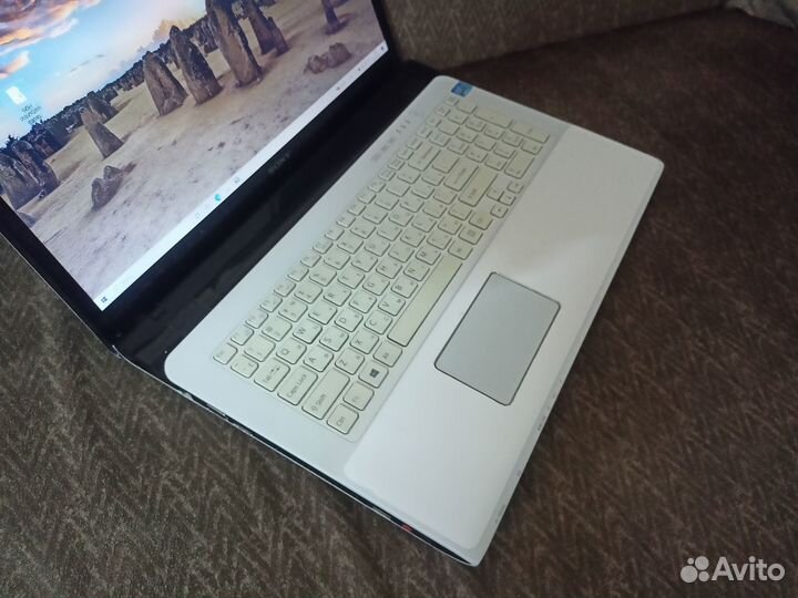 Sony 17.3/Intel core i3