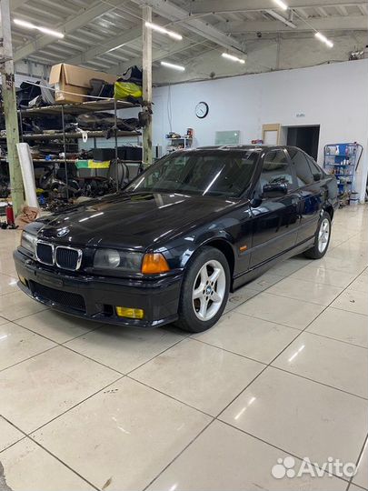 Молдинг на дверь передний правый Bmw 3 E36 sedan