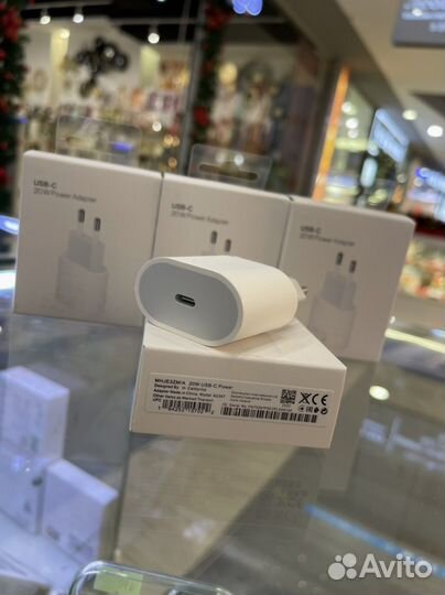 Блок зарядки на iPhone 20W