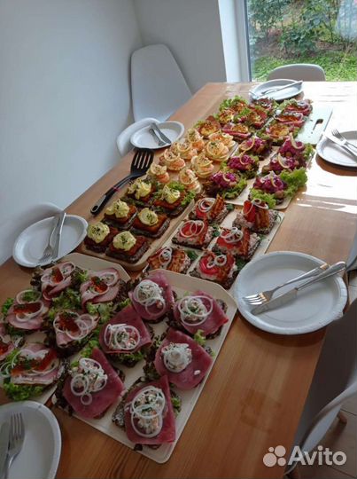 Доставка скандинавской еды - смёрреброды и торты