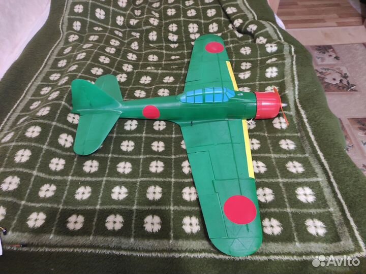 Радиоуправляемый самолет Zero