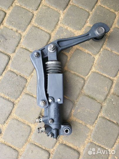 Задний гидроцилиндр стабилизатора Land Cruiser 200