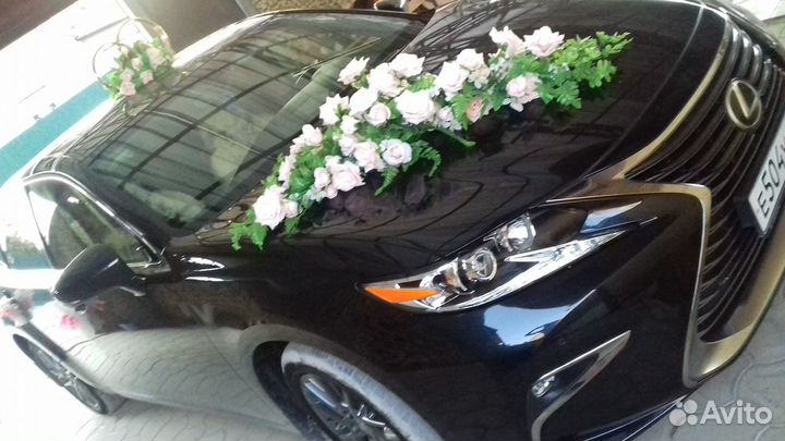 Свадебное украшение на машину