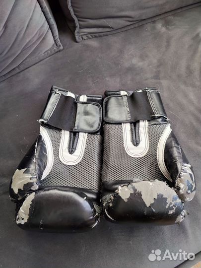 Боксерские перчатки Everlast 14 oz бу