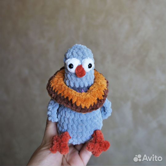 Голубь с хлебом, мягкая игрушка, подарок-сувенир