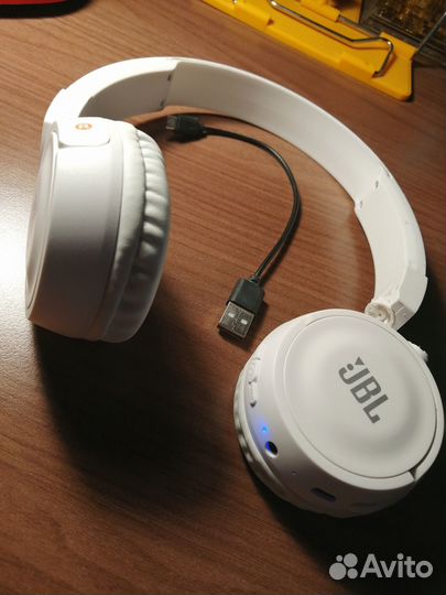 Беспроводные наушники накладные JBL450BT
